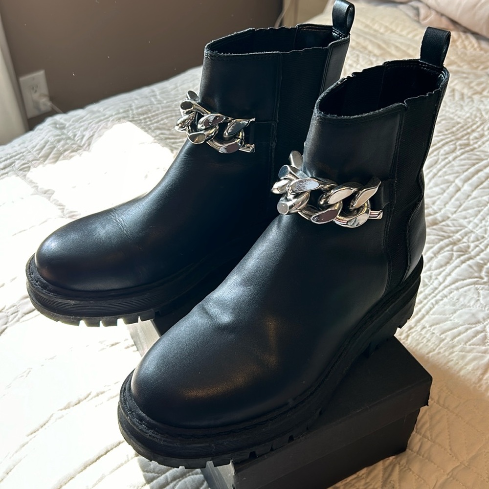 Marc fisher Parrie bootie very gently worn